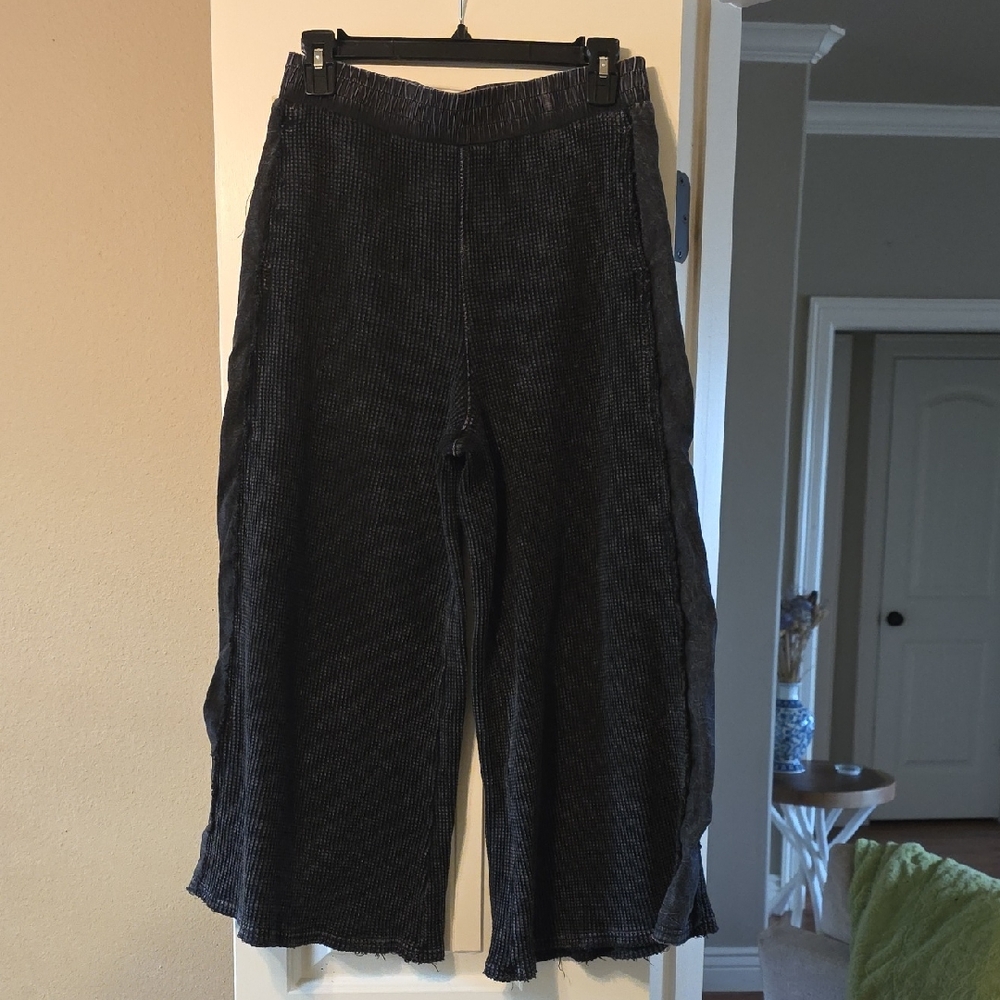Oli & Hali Black Cropped Pants